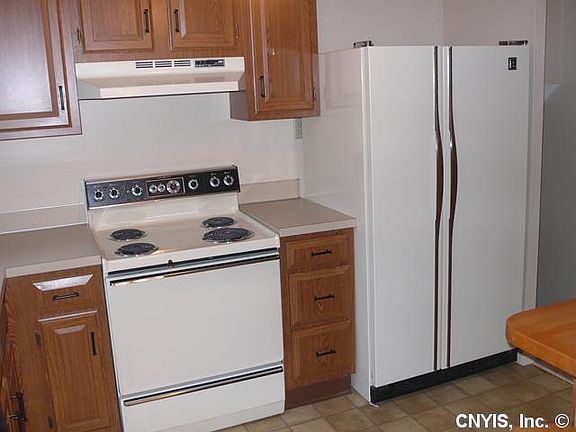 3rd image of 1009 Village Blvd S