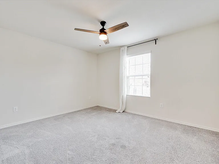 1633 Vernon Dr — Photo 15