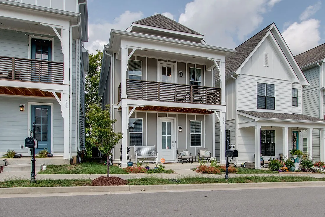 2 bed, 2.5 bath, 1538 sqft, $2,400 — Photo 1