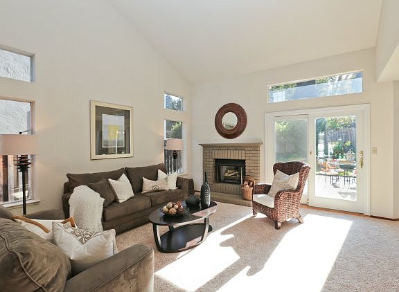 3rd image of 212 Yarborough Ln