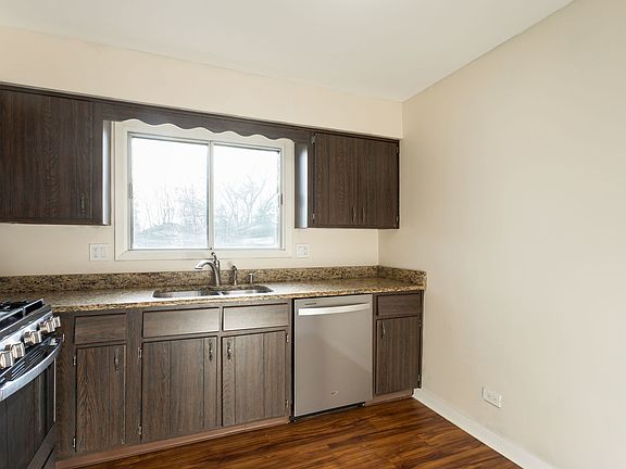5th image of 1756 Plymouth Ct APT B