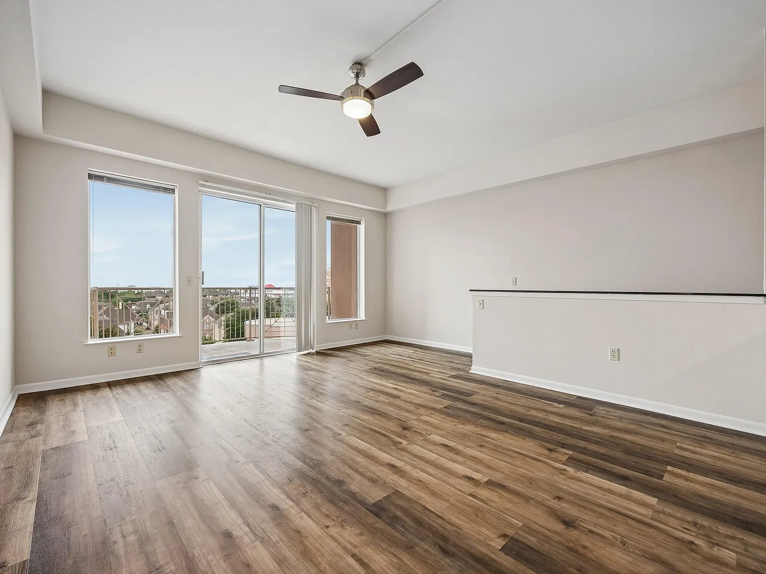 1 bed, 1.0 bath, 910 sqft, $1,675 — Photo 2