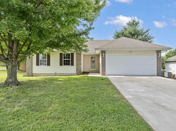 1818 E Summit Street, Republic, MO 65738