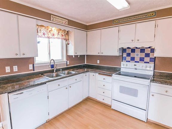 5th image of 3401 E Garnet Ave