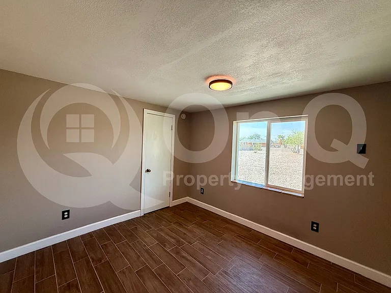 11319 E 5th Ave — Photo 15