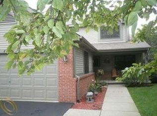 1013 Pinewood Ct, Brighton, MI