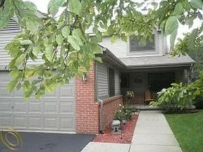1013 Pinewood Ct photo 1