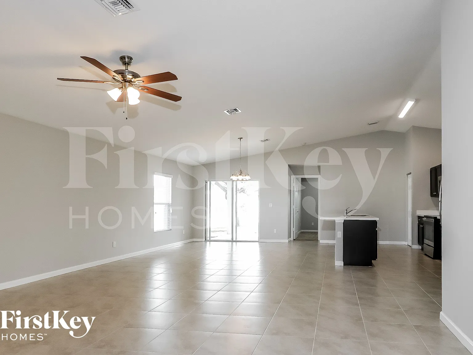 4 bed, 2.0 bath, 1833 sqft, $2,255 — Photo 4