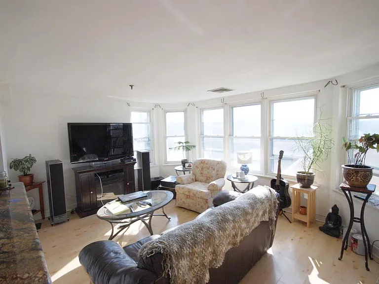 130 Tudor St #H — Photo 1