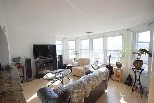 130 Tudor St #H Photo 1 130 Tudor St #H Photo 1