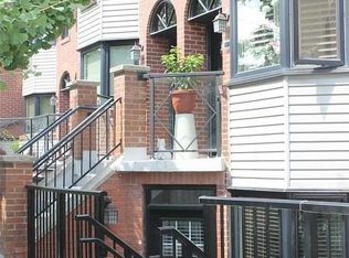 608A Wellington St W, Toronto, ON M5V 2X5
