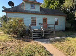 129 E 10th Ave APT B, Hutchinson, KS 67501