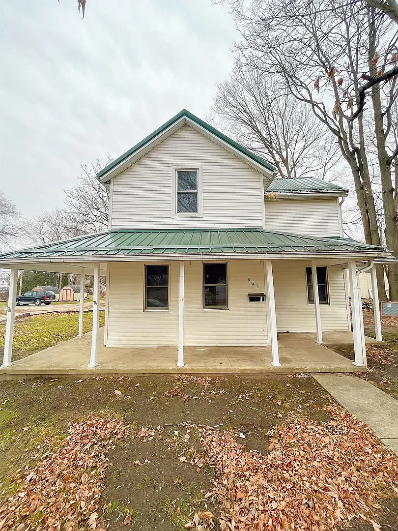 Spacious 3 Bedroom Home — Photo 1
