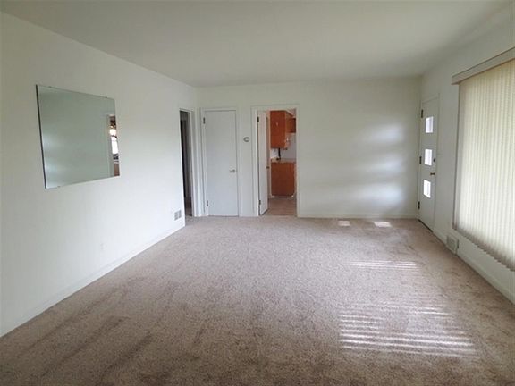 4th image of 114 W Wausau Ave