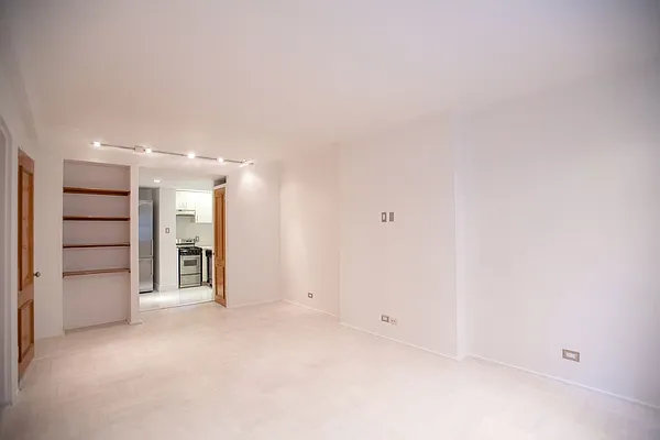 Rented by LEE & ASSOCIATES NYC RESIDENTIAL LLC | media 22