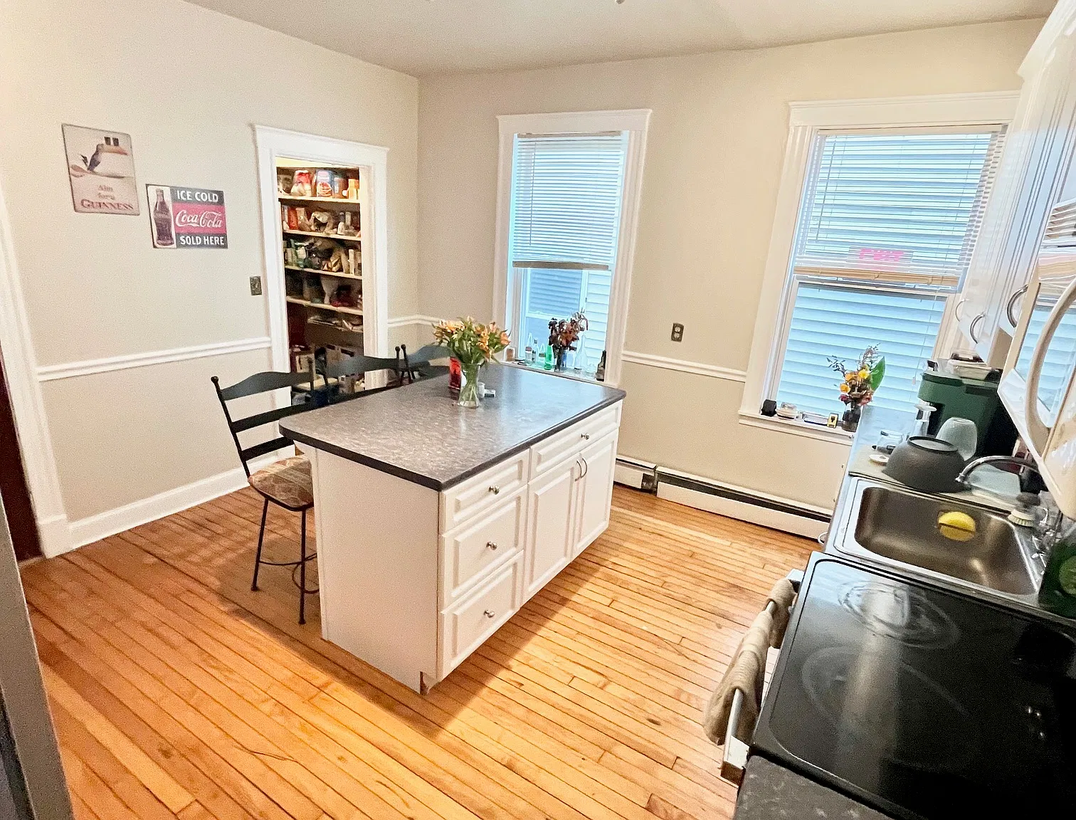 3 bed, 9999 sqft, $4,500 — Photo 3