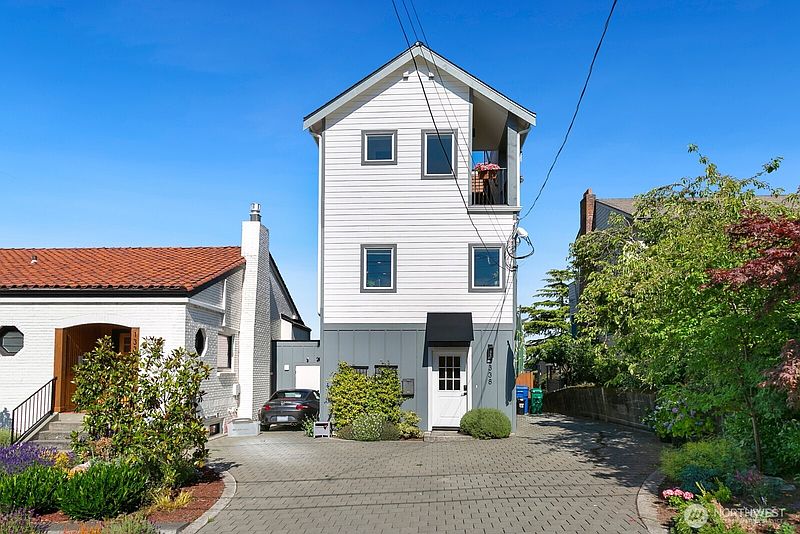 3rd image of 1338 California Ave SW