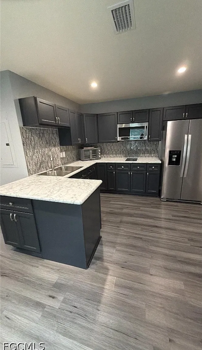 1 bed, 1.5 bath, 1000 sqft, $1,450 — Photo 2
