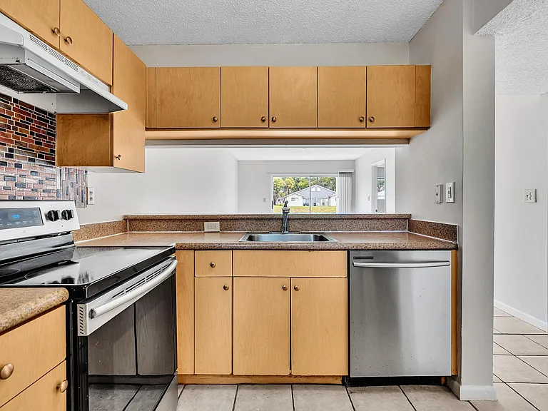 1020 Lake Victoria Dr #B — Photo 11