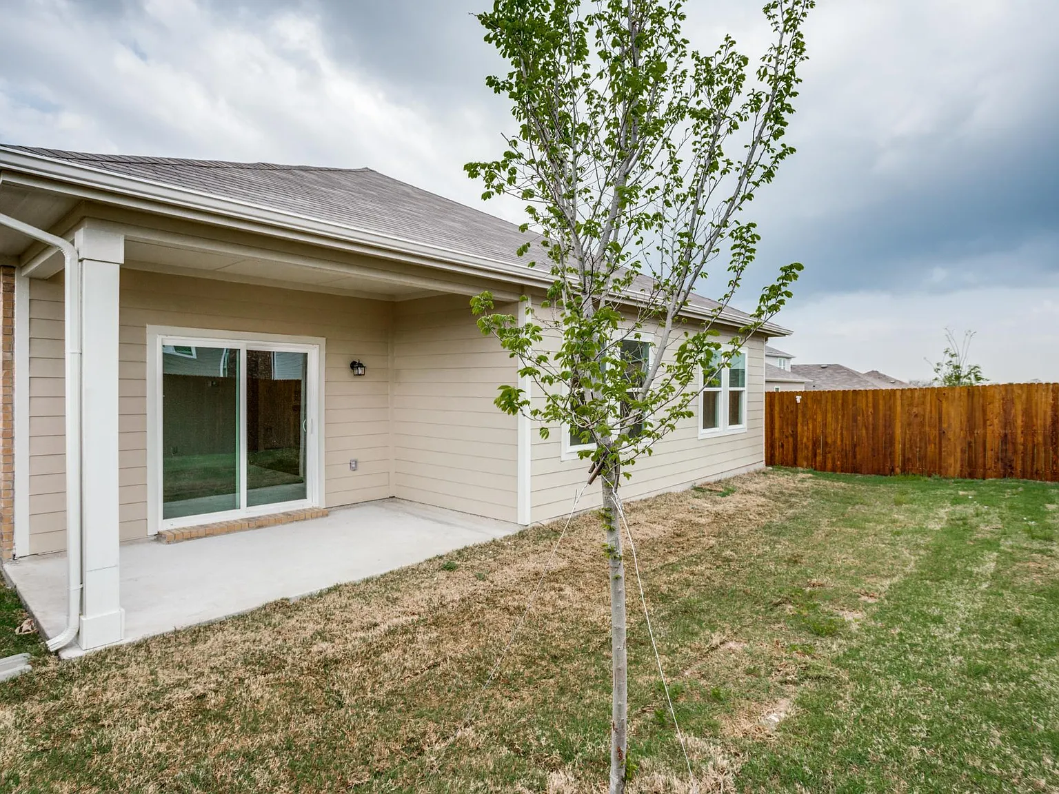 4 bed, 1802 sqft, $2,095 — Photo 2