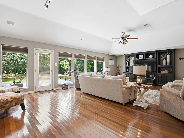 223 Pin Oak Ln — Photo 15