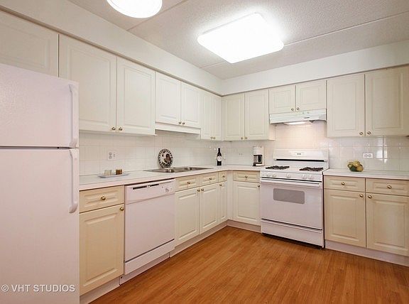 5th image of 3900 W Bryn Mawr Ave APT 204