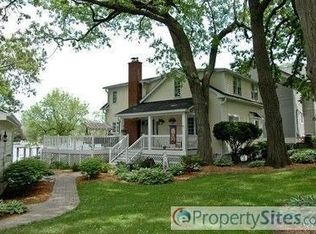 8808 Gardner Rd, Fox River Grove, IL 60021