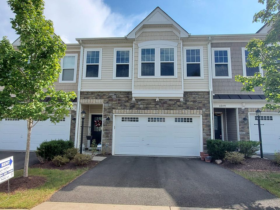 1st image of 42493 Benfold Sq