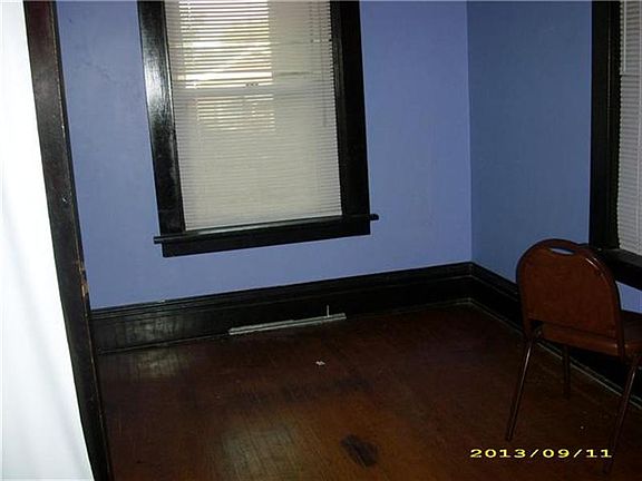 5th image of 4427 Marcus Ave