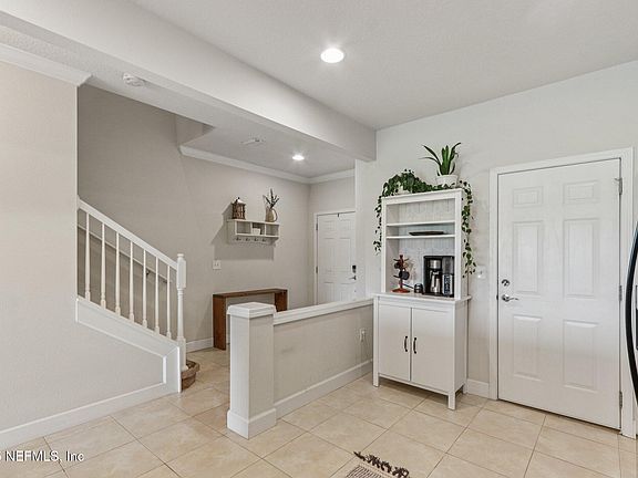 4th image of 6858 ROUNDLEAF Drive