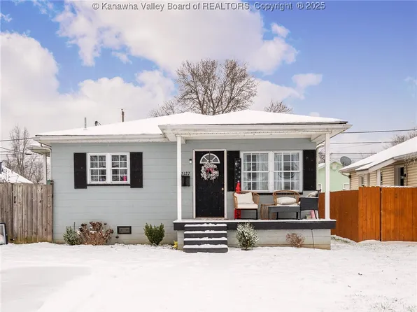 2127 McKinley Ave, Saint Albans, WV 25177