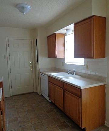 5th image of 922 Malibu Dr