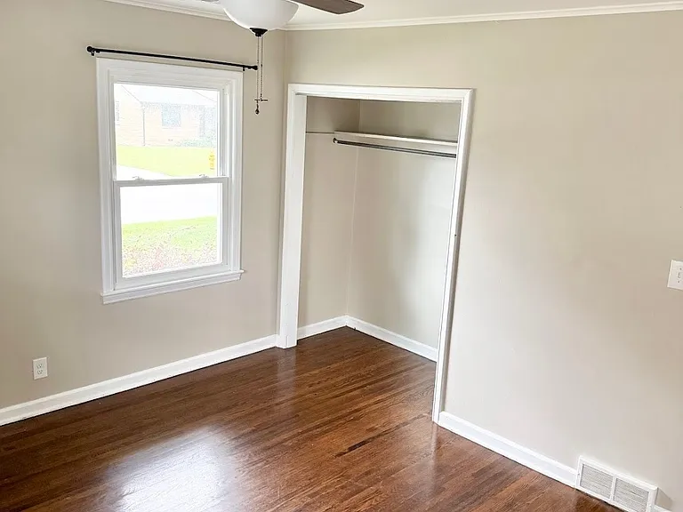 2673 S Sandusky Ave — Photo 12