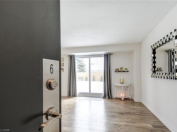 4th image of 475 Claridge Rd #6