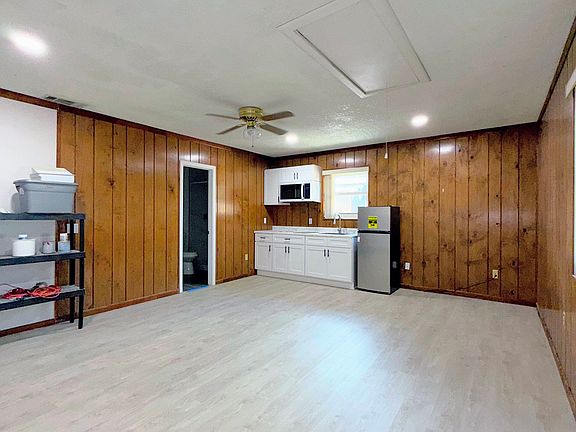 3rd image of 1348 Meadowbrook St #C