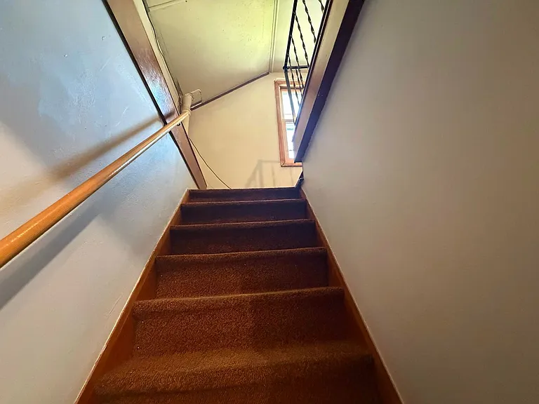 704 Gilbert St — Photo 8