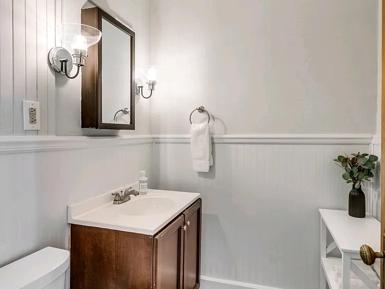 2109 Girard Ave S — Photo 17