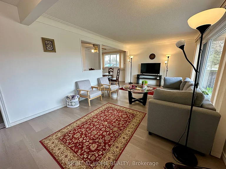 16 Rowanwood Ave — Photo 2