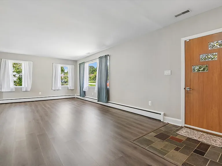 1209 Farmview Rd — Photo 3