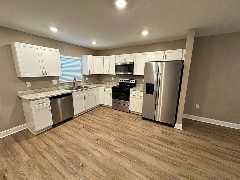 1139 Sycamore St — Photo 4