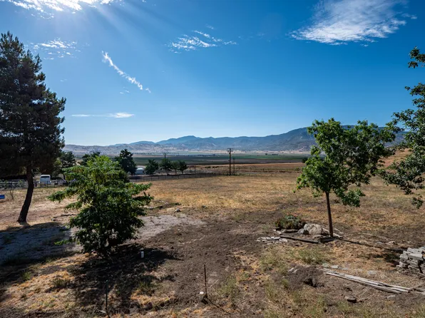 27100 Assault Dr #B, Tehachapi, CA 93561