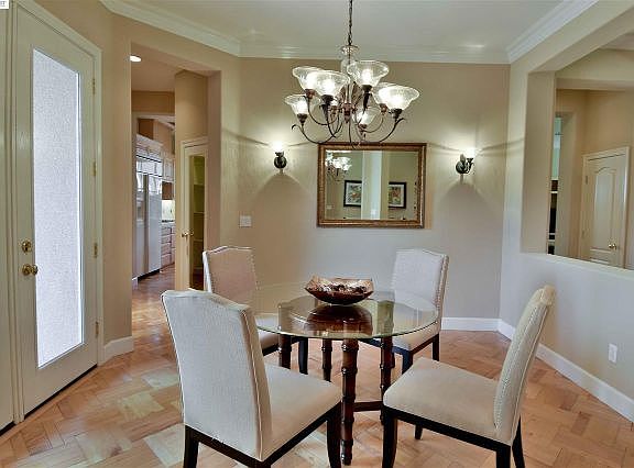 5th image of 208 Pinewood Ct