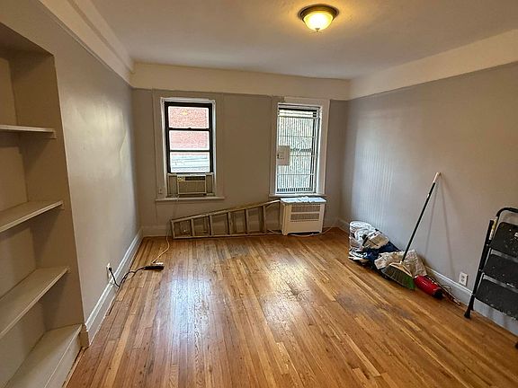 3rd image of 465 W 51st St APT 3D