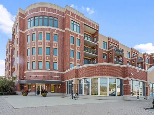 225 Main St APT 213, Roselle, IL 60172