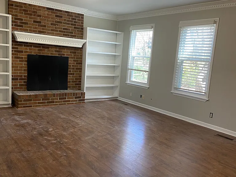 313 Timberhill Ct — Photo 8