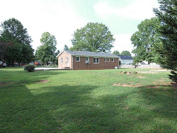 Back of house w/back yard 