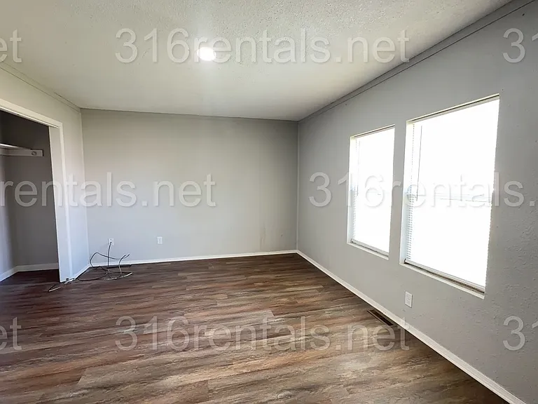 417 S Gordy St — Photo 4