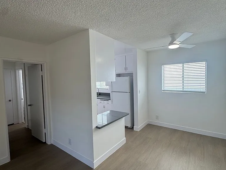 11816 Chandler Blvd #11 — Photo 4