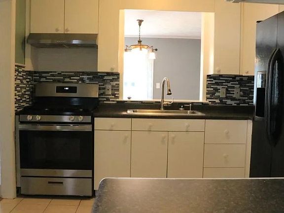 5th image of 748 Mayfield Ave