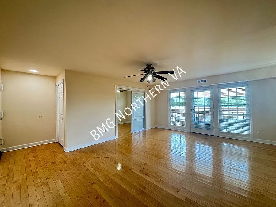 Beautifully Updated 3 Bedroom 2 Bath Condo in Moorings of Occoquan — Photo 4